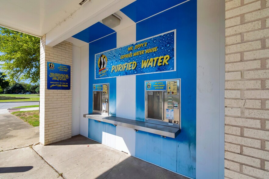 More Photos Of 525 W Irving Blvd, Irving Carwash For Sale