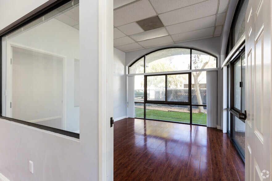 More Photos Of 2277 Townsgate Rd, Westlake Village Office For Lease