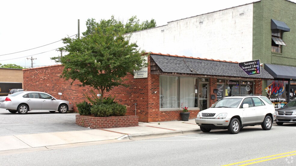 More Photos Of 217-219 N Main St, Kernersville Storefront For Lease