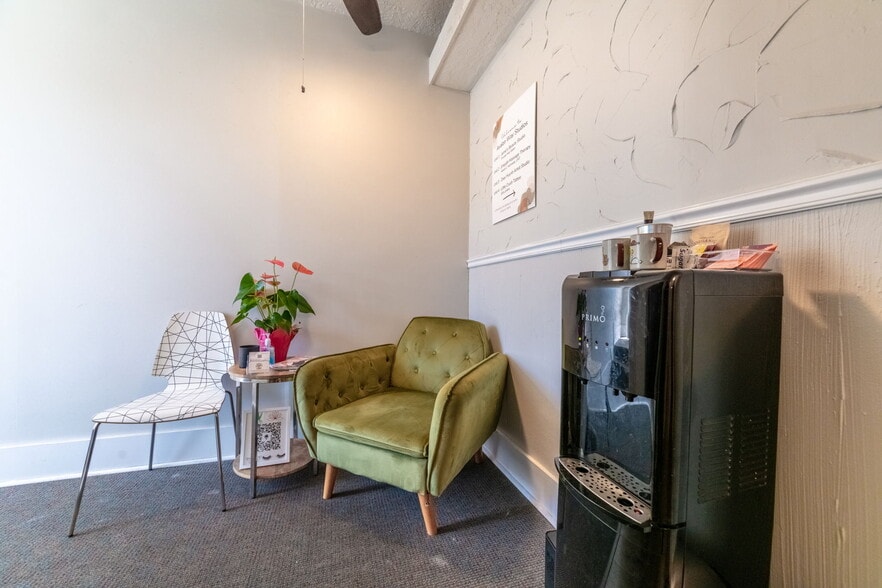 More Photos Of 2940 SW Avalon Way, Seattle Storefront Retail Residential For Sale