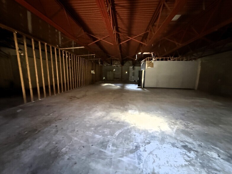 More Photos Of 3402 Richfield Rd, Flint Freestanding For Lease