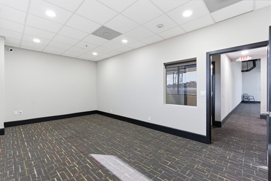 More Photos Of 9410 Topanga Canyon Blvd, Chatsworth Office For Lease