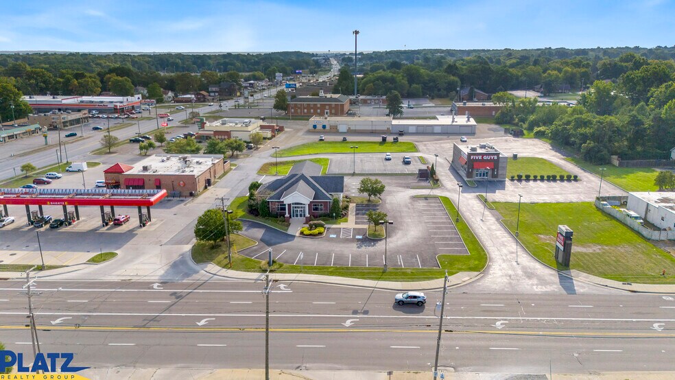 More Photos Of 101 S Canfield Niles Rd, Youngstown Bank For Lease