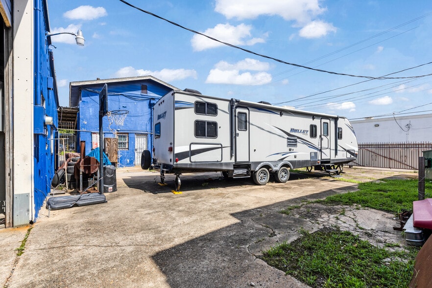 More Photos Of 1106 Wayside Dr, Houston Auto Repair For Sale