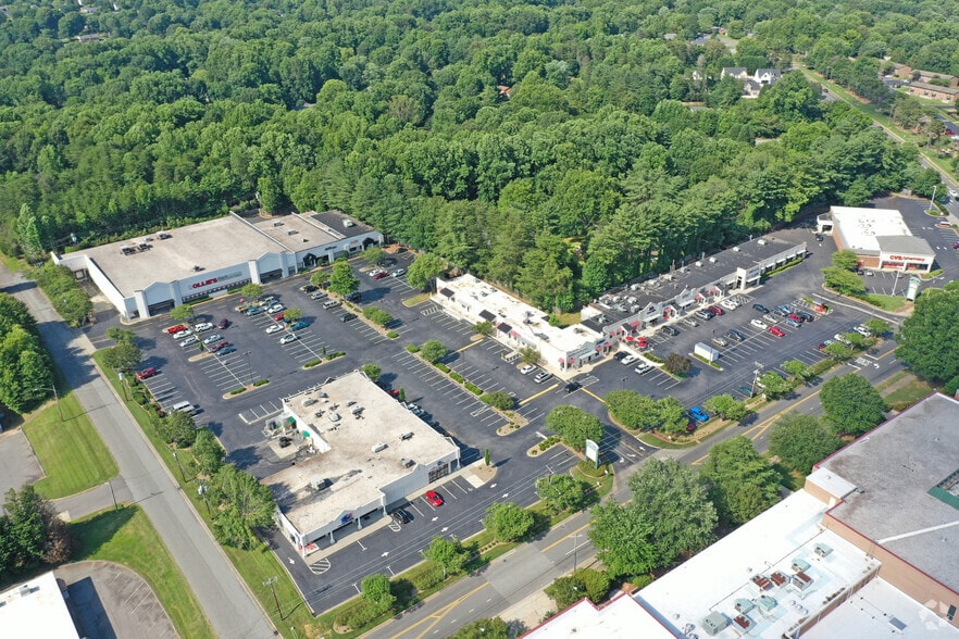 More Photos Of 5059 Country Club Rd, Winston-Salem Unknown For Lease