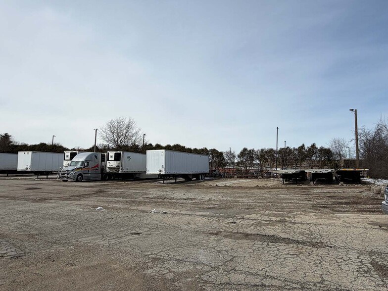 More Photos Of 929 Childs St, Wheaton Warehouse For Lease