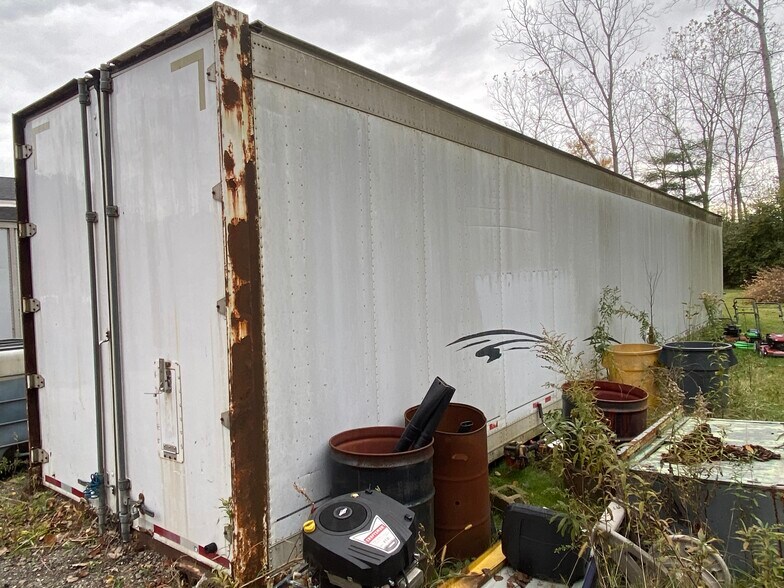 More Photos Of 9112 W Mount Morris Rd, Flushing General Retail For Sale