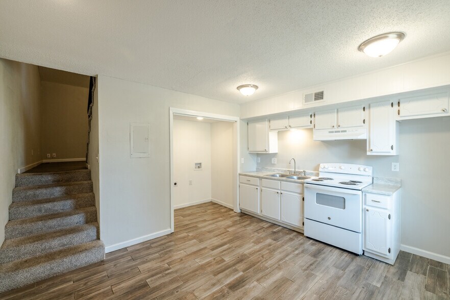 More Photos Of 961 Old Hickory Blvd, Jackson Apartments For Sale