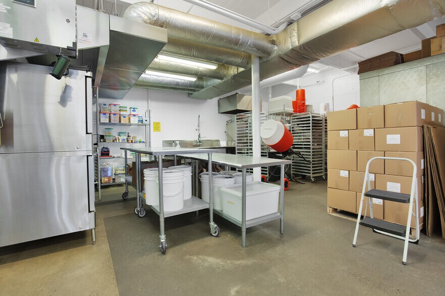 More Photos Of 5003 N Lombard St, Portland Restaurant For Lease