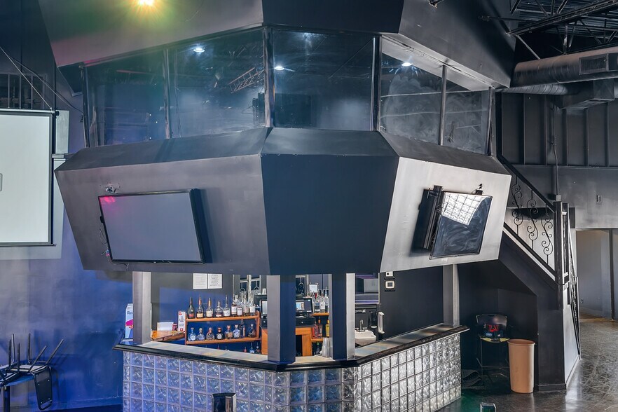 More Photos Of 2523 W Broadway, Louisville Restaurant For Lease