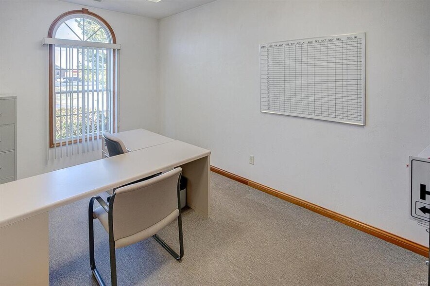 More Photos Of 824 N Market St, Waterloo Medical For Sale