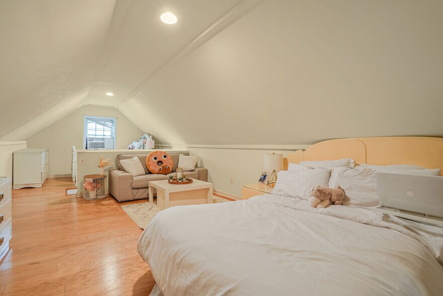 More Photos Of 1000 Stewart Ave, Bethpage Storefront Retail Residential For Sale