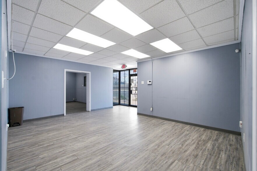 More Photos Of 300-305 S Grant Ave, Odessa Warehouse For Sale