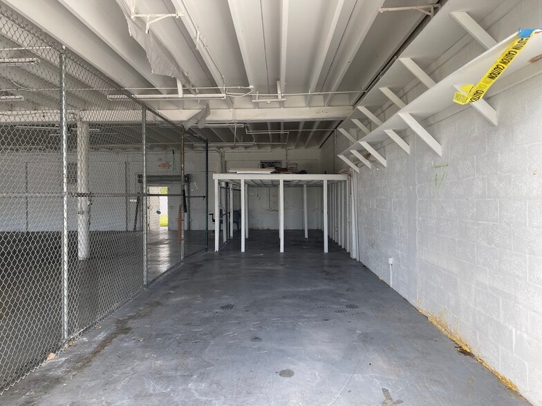 More Photos Of 5731 SW 23rd St, West Park Auto Repair For Lease