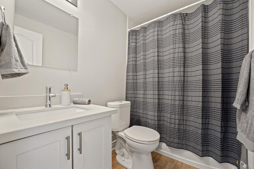 More Photos Of 143 Main St S, Brampton Apartments For Sale