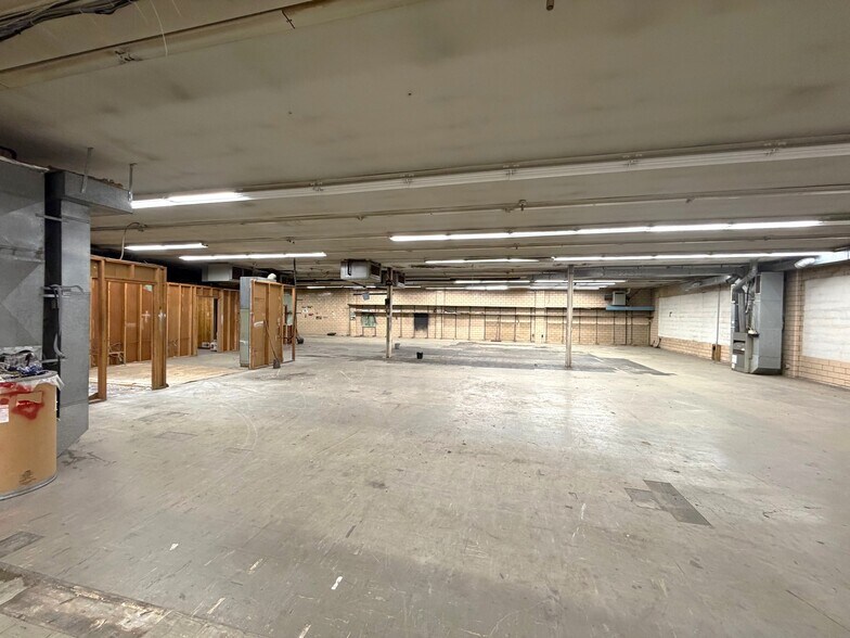 More Photos Of 221 Cherry Ave NE, Canton Distribution For Lease