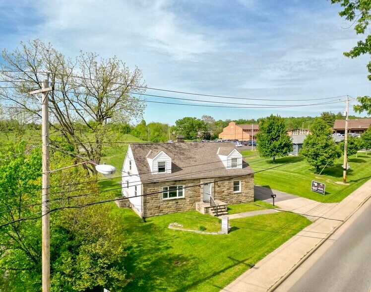 More Photos Of 719 Coshocton Ave, Mount Vernon Office For Sale