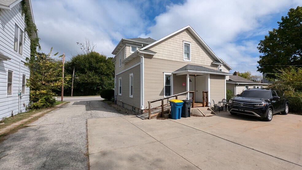 More Photos Of 607 Lincolnway W, Mishawaka Office Residential For Lease