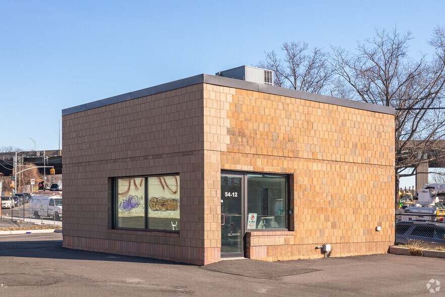Primary Photo Of 5412 48th St, Maspeth General Retail For Lease