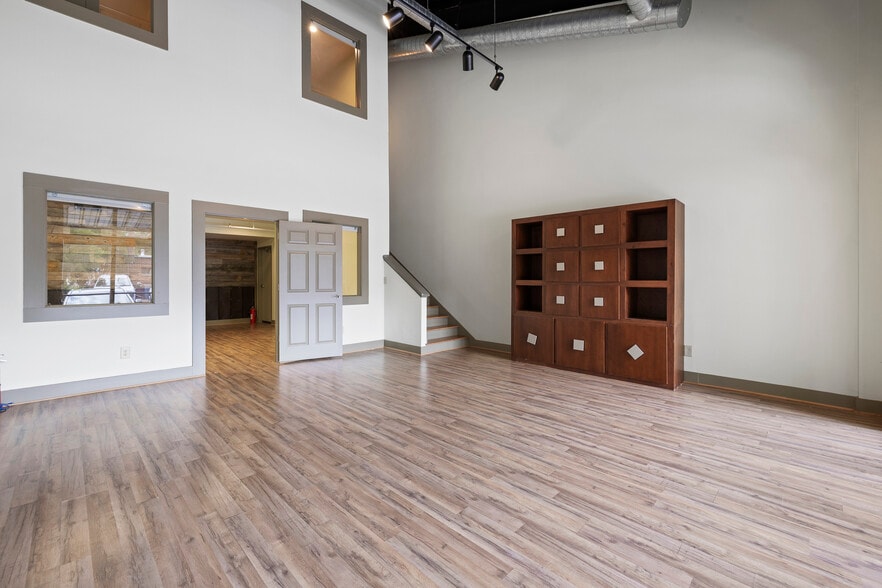 More Photos Of 226 W Washington St, Madison Freestanding For Sale