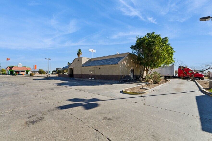 More Photos Of 379 S Lovekin Blvd, Blythe Fast Food For Lease