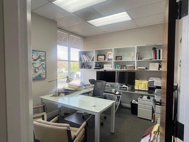 More Photos Of 16540 Pointe Village Dr, Lutz Storefront Retail Office For Lease