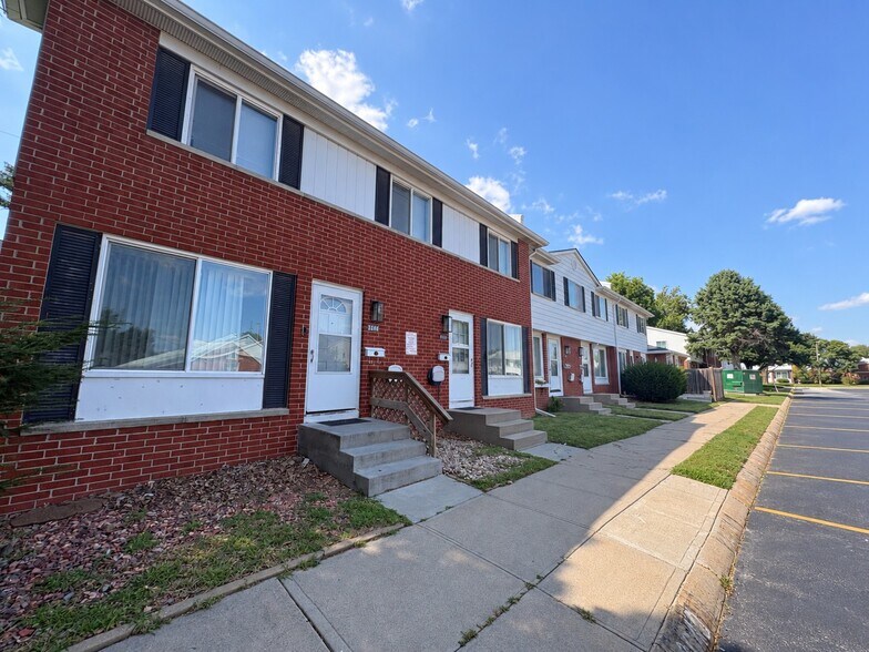 More Photos Of 2638 S 3rd Street Plz, Omaha Apartments For Sale