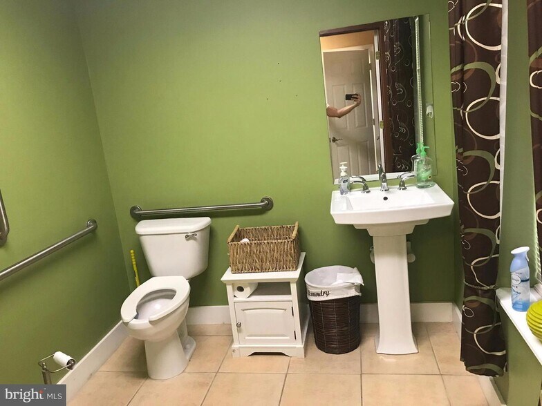 More Photos Of 13895 Hedgewood Dr, Woodbridge Medical For Lease