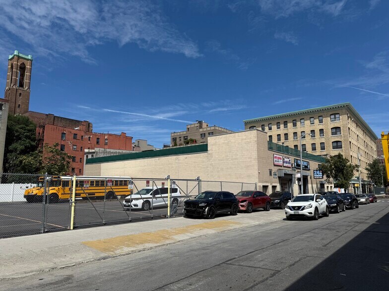 More Photos Of 1908 Park Ave, New York Service For Sale