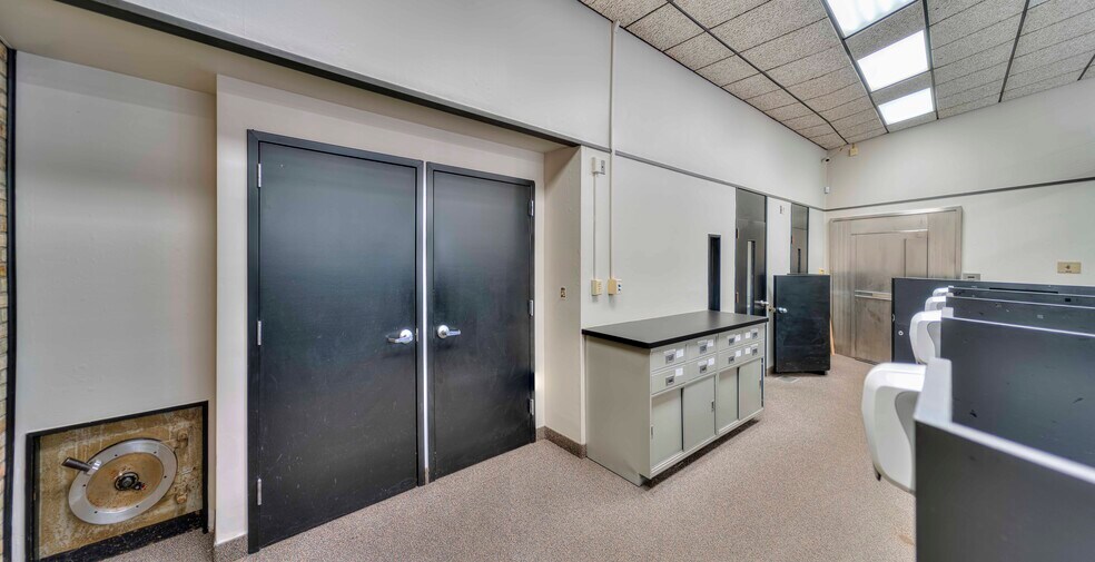 More Photos Of 1217 Greenwood Ave, Jackson General Retail For Sale