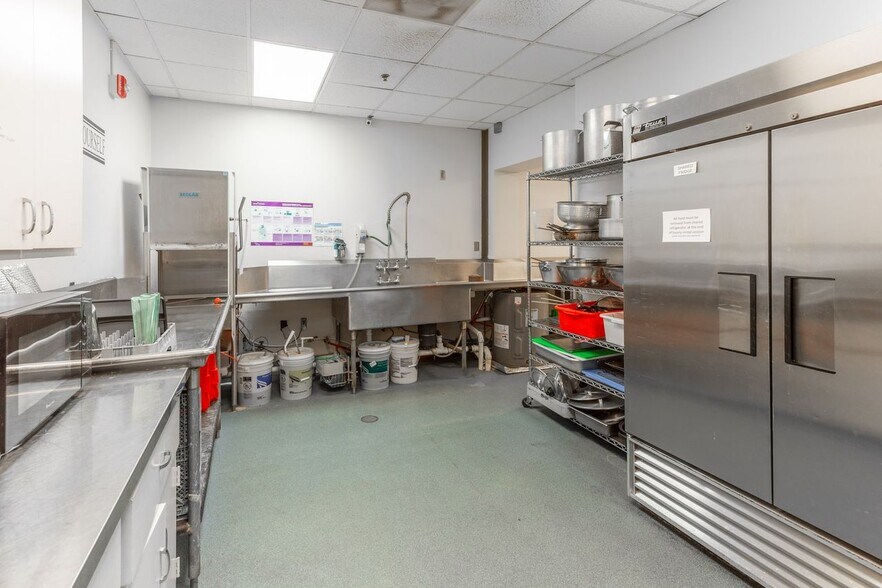 More Photos Of 1500 14th St, Lubbock Religious Facility For Sale