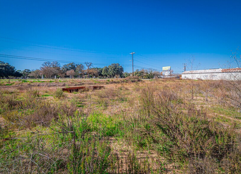 More Photos Of 1561 Pierce Street, Luling Land For Sale