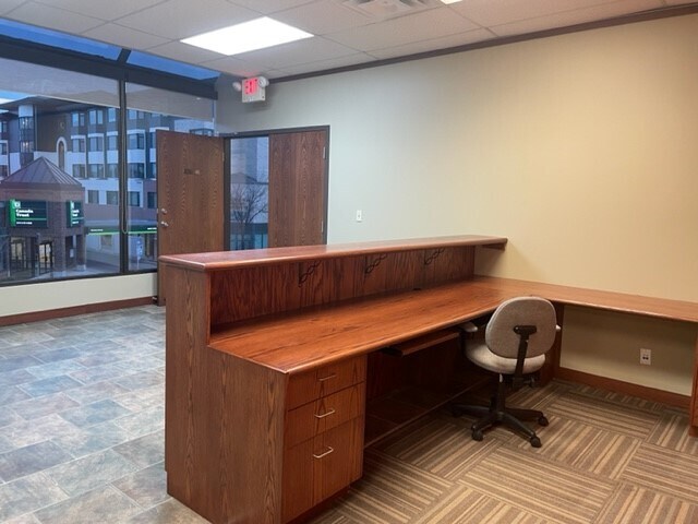 More Photos Of 1217 Centre St NW, Calgary Office For Lease