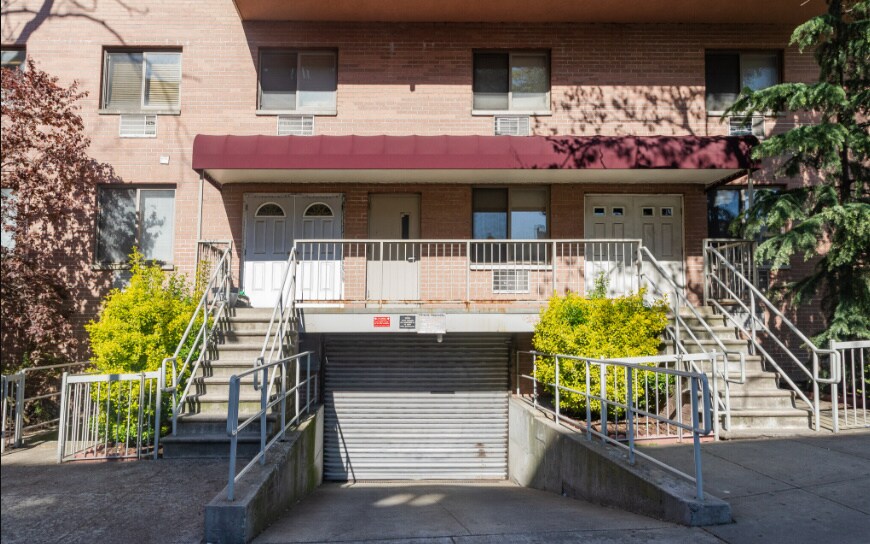More Photos Of 11882 Metropolitan Ave, Kew Gardens Office For Sale
