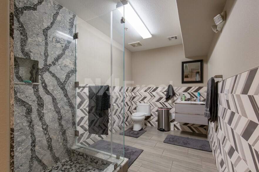 More Photos Of 4429 Losee Rd, North Las Vegas Warehouse For Sale