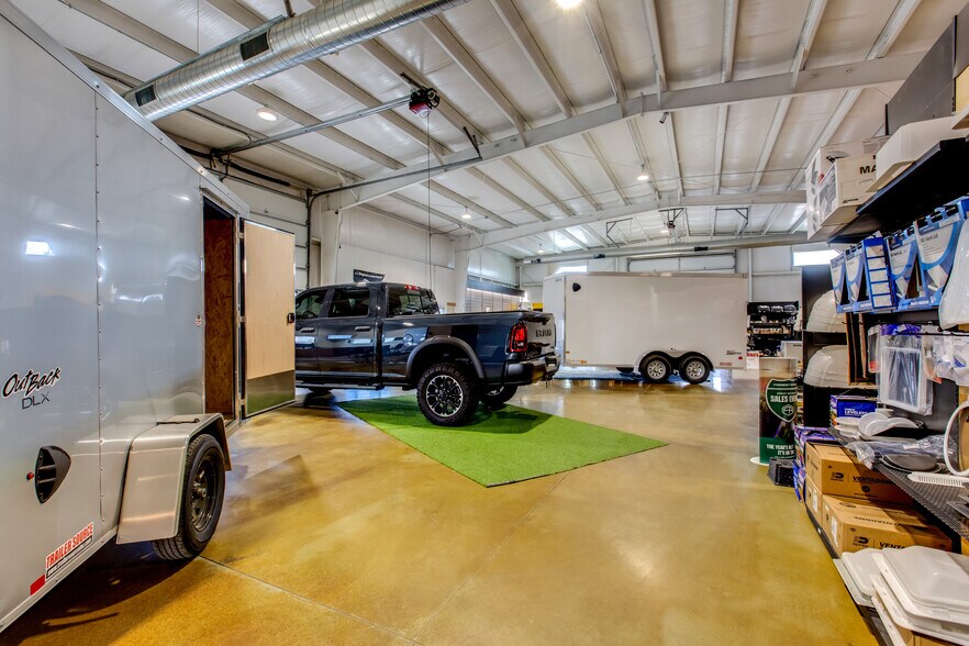 More Photos Of 4081 Camelot Cir, Longmont Showroom For Sale