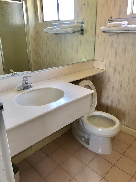 More Photos Of 1214 E Route 66 Blvd, Tucumcari Hotel For Sale