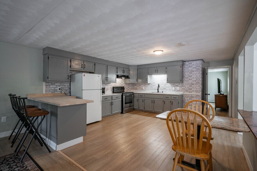 More Photos Of 944 Gibbons Hwy, Wilton Restaurant For Sale