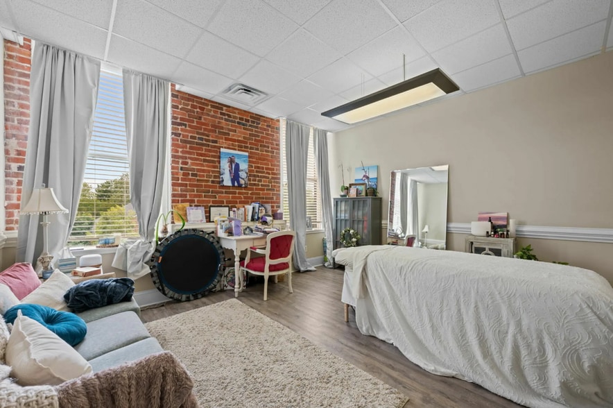 More Photos Of 202 Craven St, New Bern General Retail For Sale