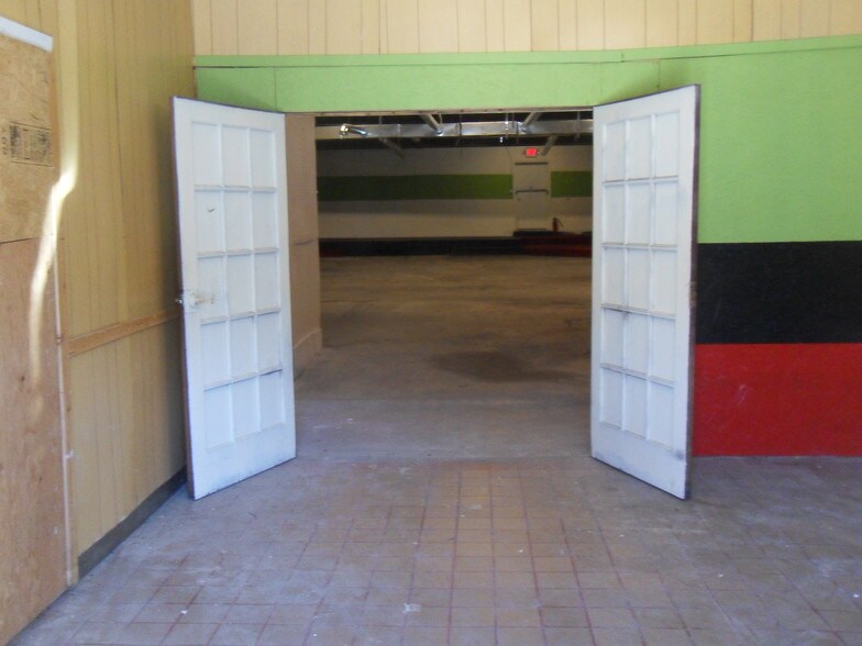 More Photos Of 4101-4121 Reisterstown Rd, Baltimore Freestanding For Sale