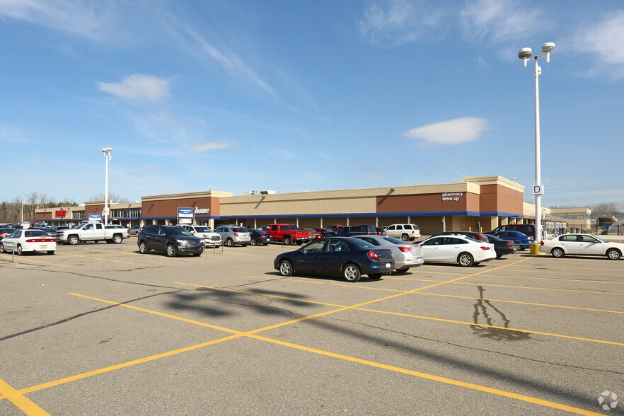 More Photos Of 2333 S Center Rd, Burton Supermarket For Lease
