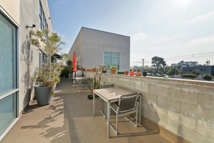 More Photos Of 2256 Barry Ave, Los Angeles Office For Lease