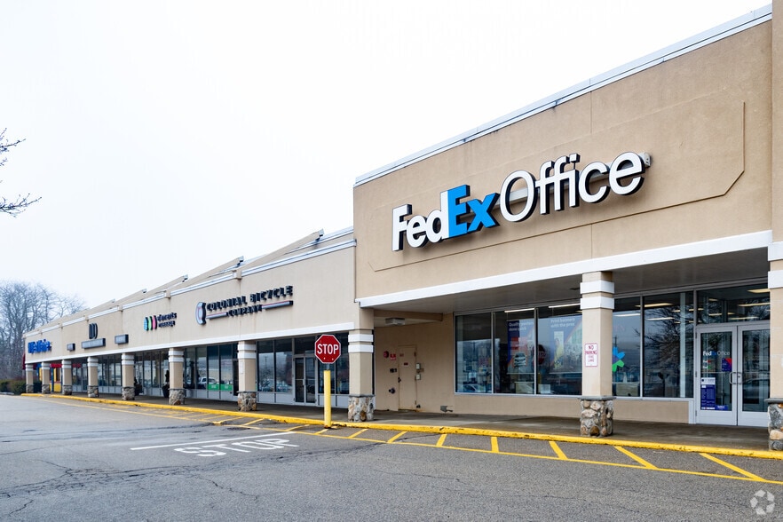 More Photos Of 775 Lafayette Rd, Portsmouth Unknown For Lease