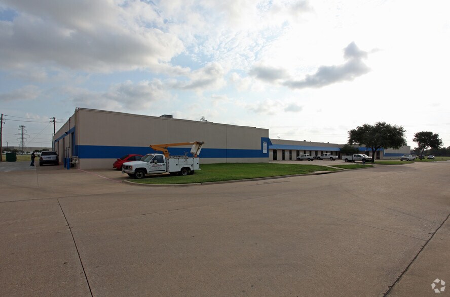 More Photos Of 1420 Century Dr, Carrollton Industrial For Lease