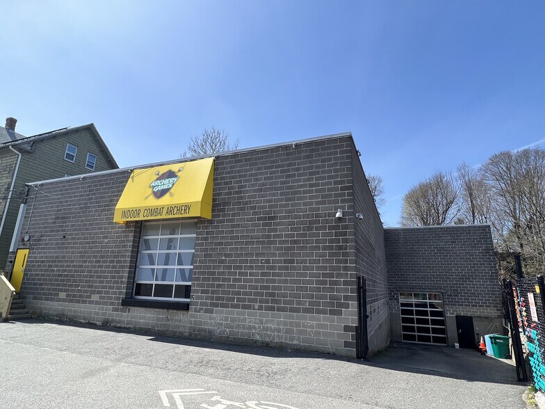 Primary Photo Of 40 Sonoma Ct, Providence Flex For Sale