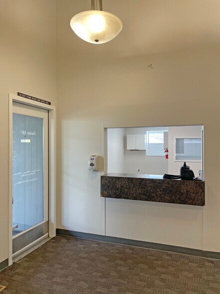 More Photos Of 940-948 NE 102nd Ave, Portland Medical For Sale