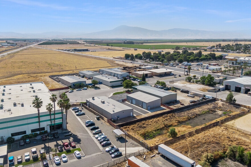 More Photos Of 138 Coremark Ct, Bakersfield Service For Lease