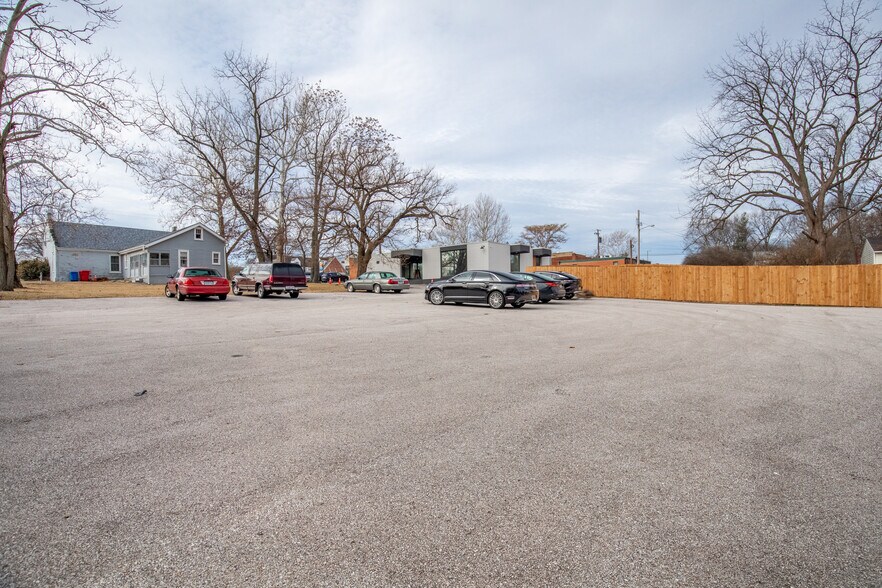 More Photos Of 751 Rue Saint Francois St, Florissant Office For Lease