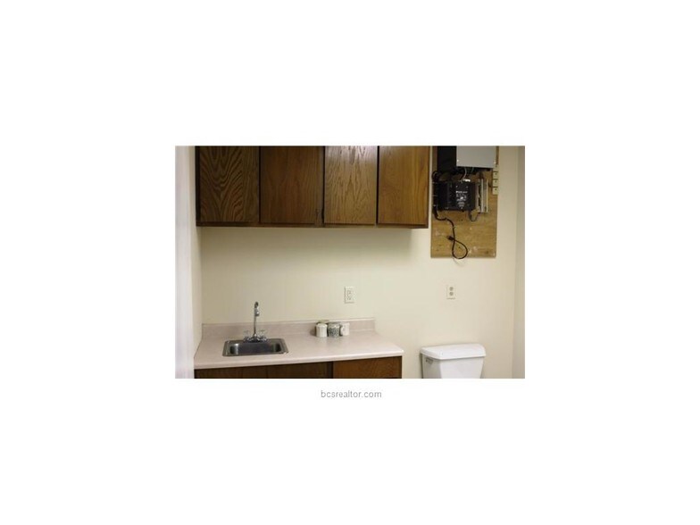 More Photos Of 1300 S Texas Ave, Bryan Freestanding For Sale