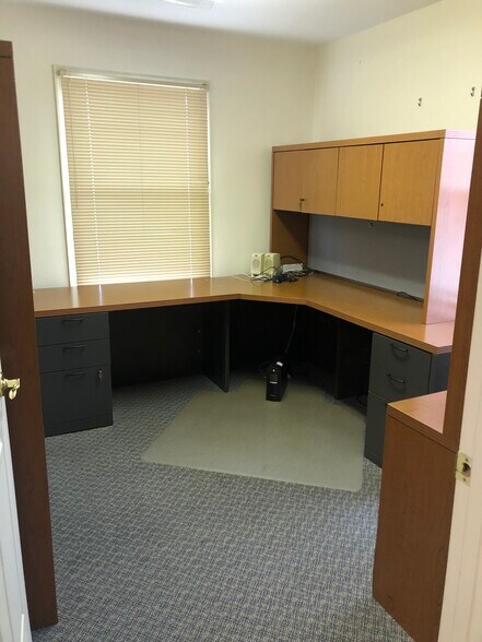 More Photos Of 891-899 Harrison St SE, Leesburg Office For Sale